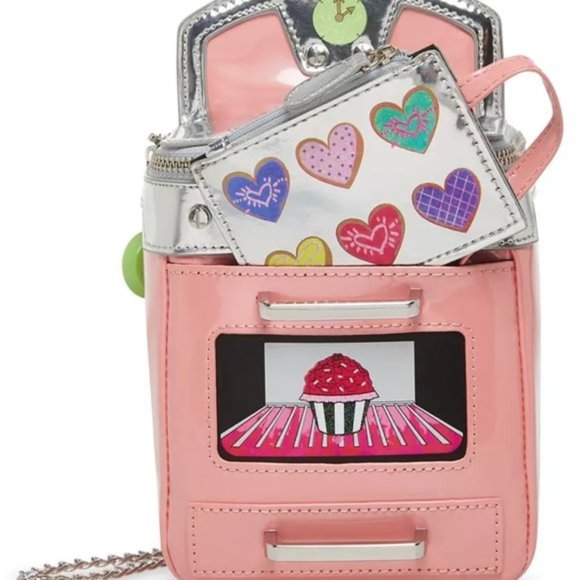 Betsey Johnson Kitsch L'Oven You Crossbody Bag Pin Oven & Pouch BJ33785M New - Picture 8 of 12